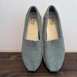 Toms Micro Corduroy Alp Midform flat shoe in Bonsai Green, 6.5